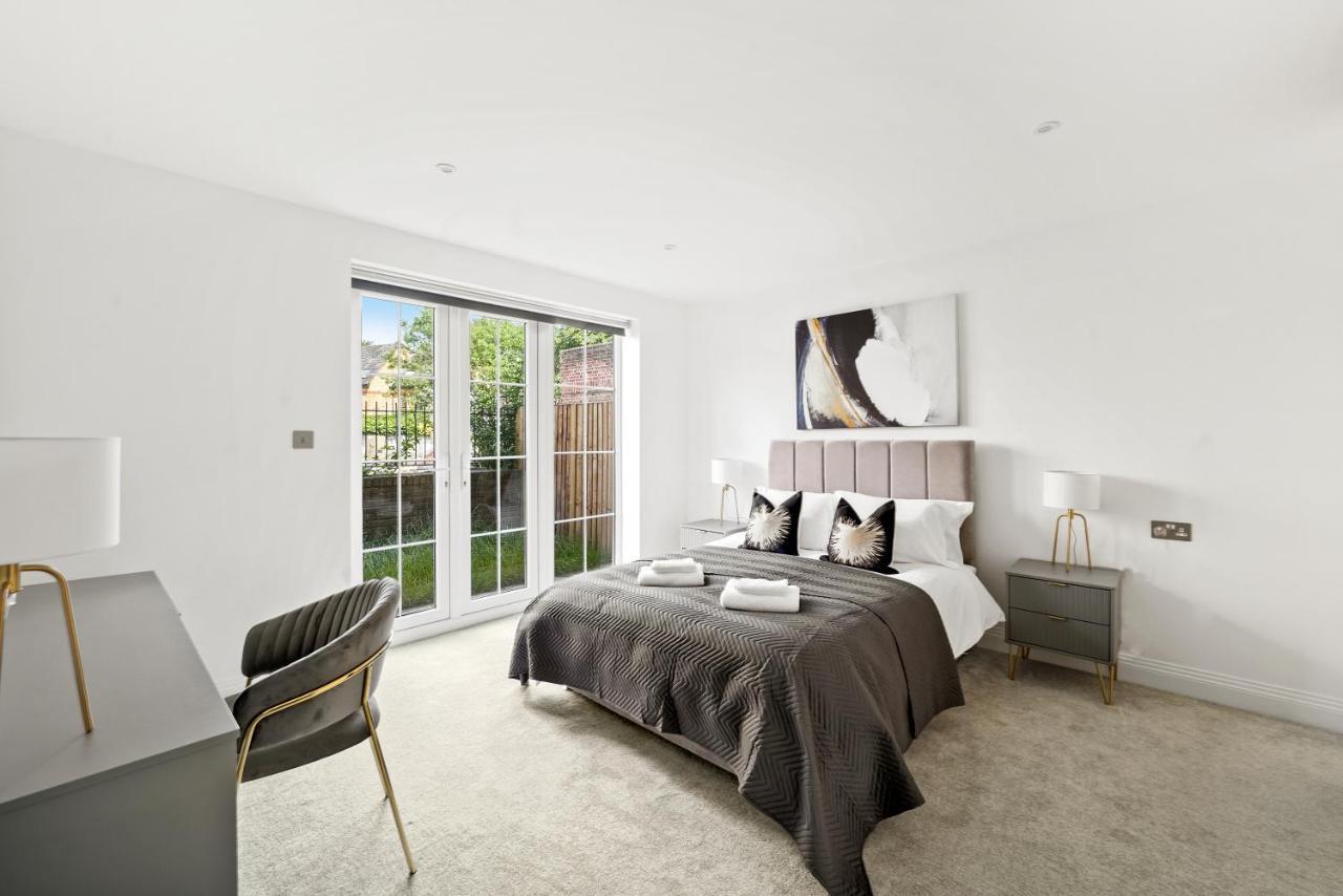 Drake House Apt 3 In Staines - Free Parking - Heathrow - Thorpe Park Exterior foto