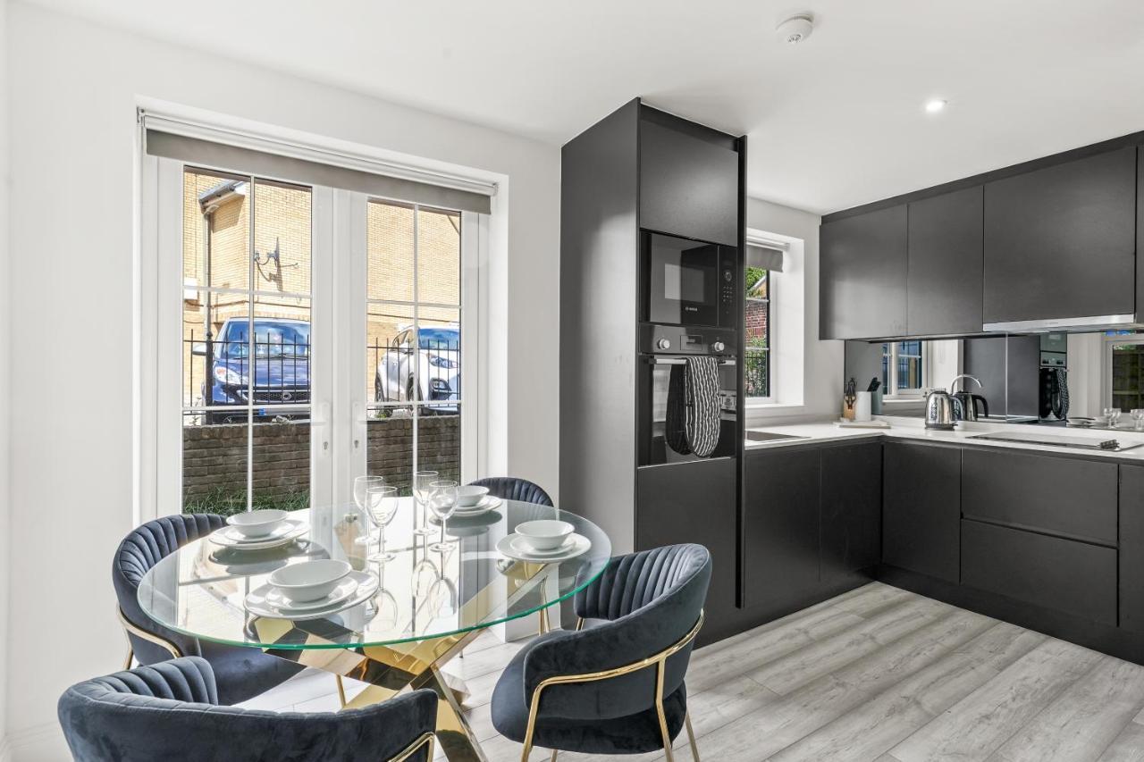 Drake House Apt 3 In Staines - Free Parking - Heathrow - Thorpe Park Exterior foto