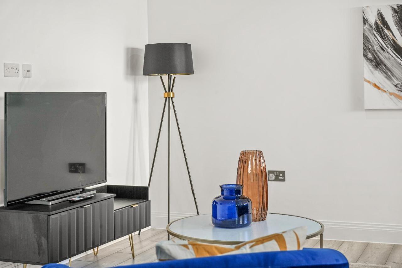 Drake House Apt 3 In Staines - Free Parking - Heathrow - Thorpe Park Exterior foto